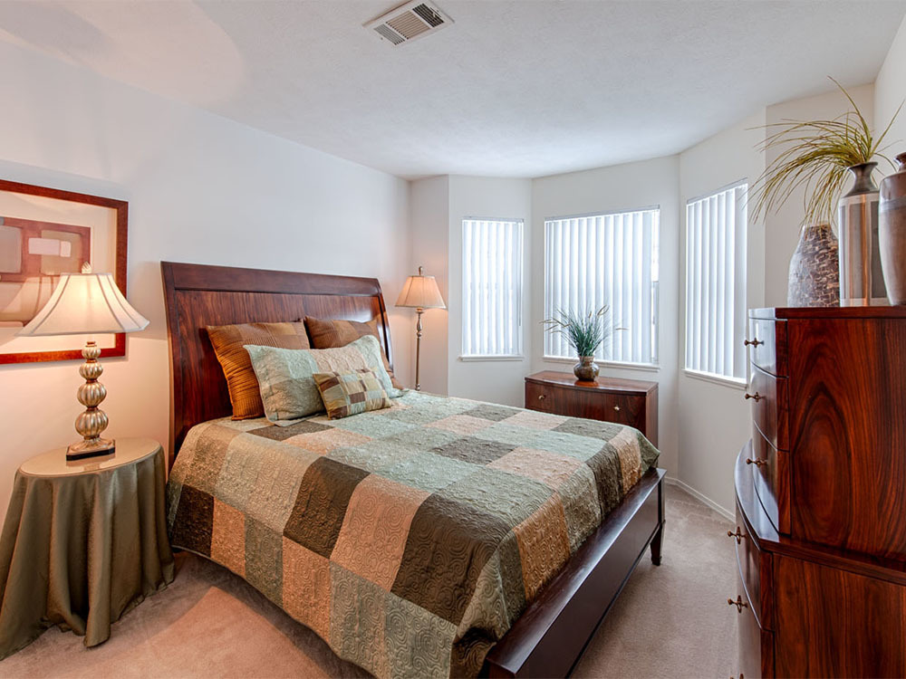 Woodbury Commons, Parma, OH Home