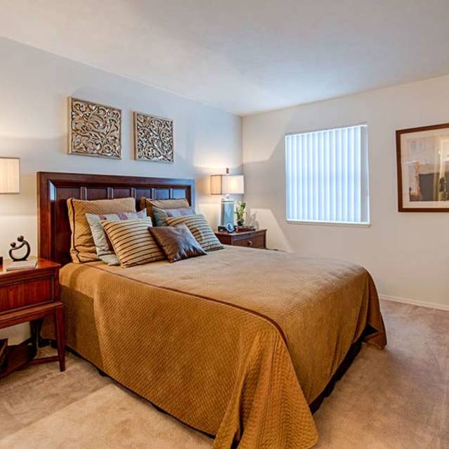 Woodbury Commons, Parma, OH Home