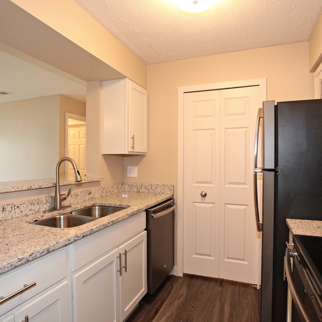 Parma Apartments Woodbury Commons Gallery