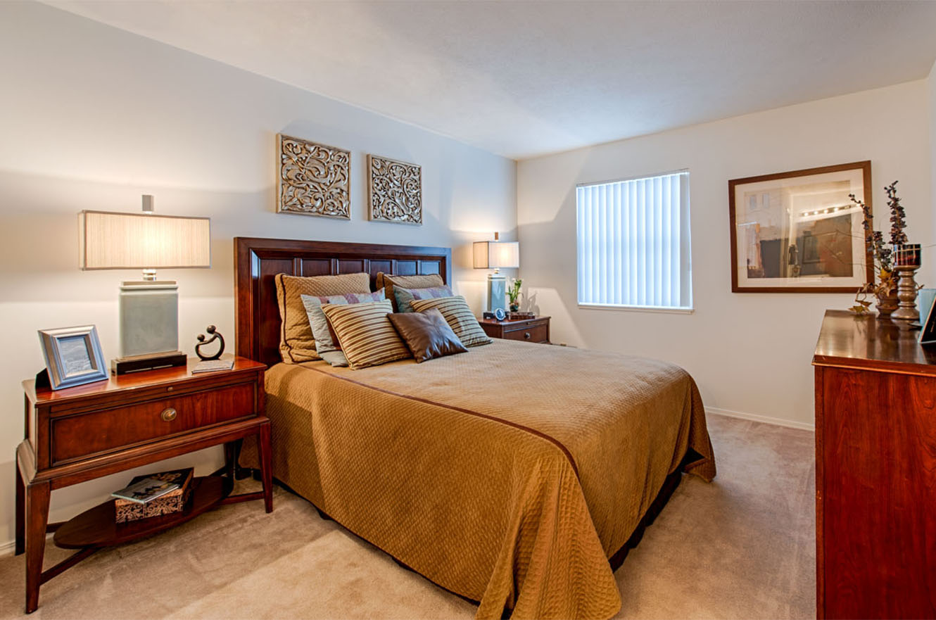 Woodbury Commons, Parma, OH Home